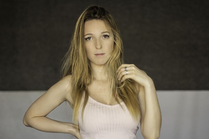 Женщины зачастую недовольны своей внешностью и всегда могут найти у себя недостатки. Кто-то недоволен величиной своего бюста, кому-то не нравится густота, длина или цвет волос, кто-то расстраивается из-за несовершенств на коже. 