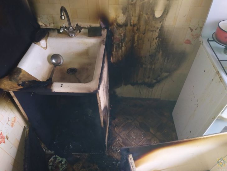 «Услышал крики и побежал в подъезд»: в Старых Дорогах очевидец спас мать и сына