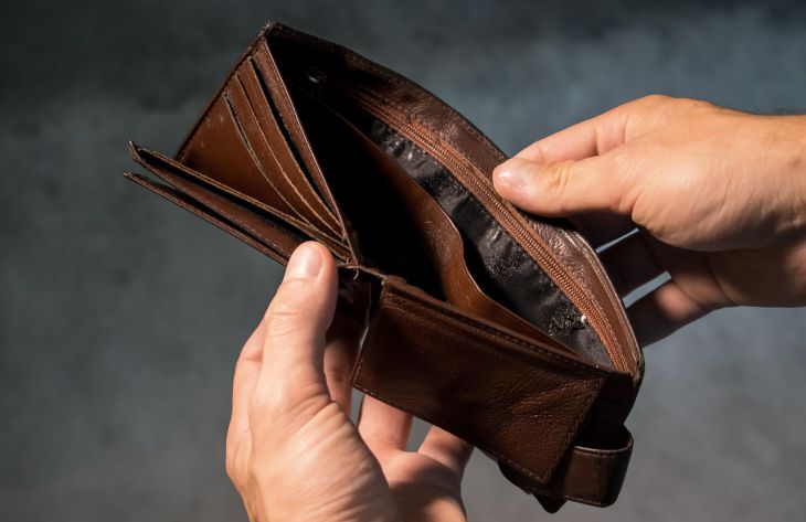 10 причин, по которым у человека появляются проблемы с деньгами