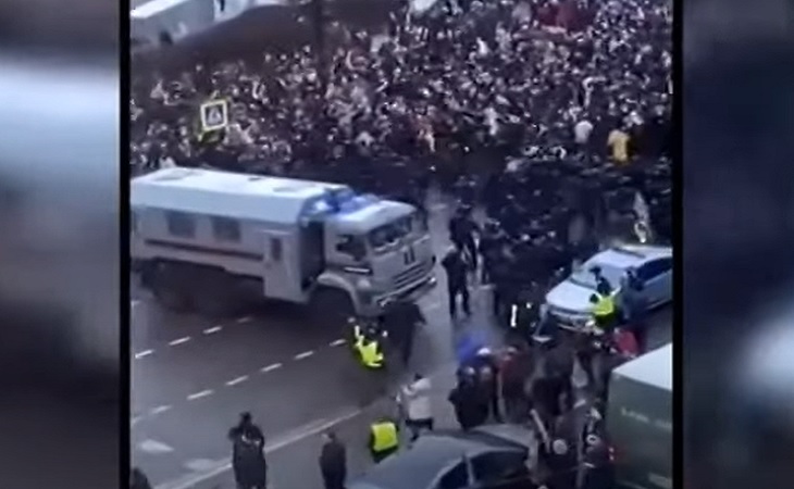 По всей России на акциях протеста задержали около 2 тысяч человек