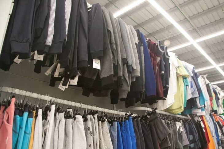 В Беларуси магазинам секонд-хенда запретили торговать новой одеждой