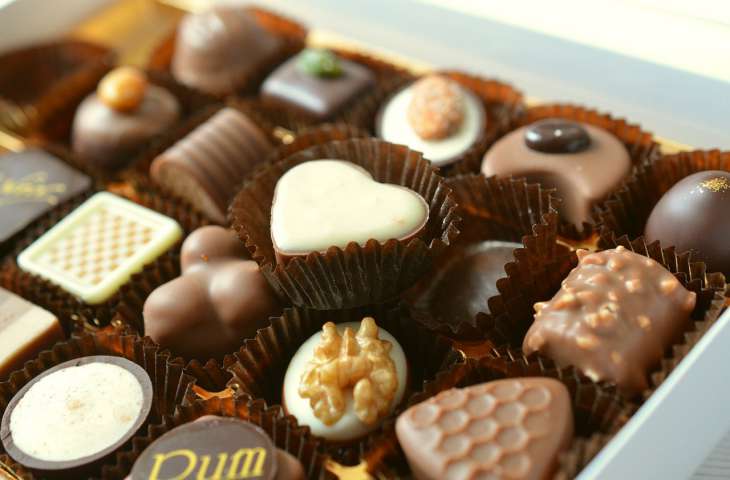 Диетологи рассказали, как распознать опасные для здоровья шоколадные конфеты    