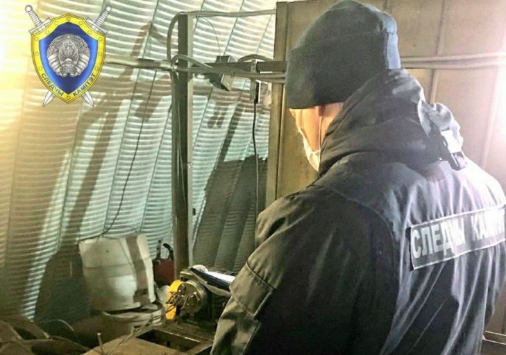 «Сдавило грудную клетку одеждой»: в Минском районе на производстве погиб 35-летний мужчина следователь