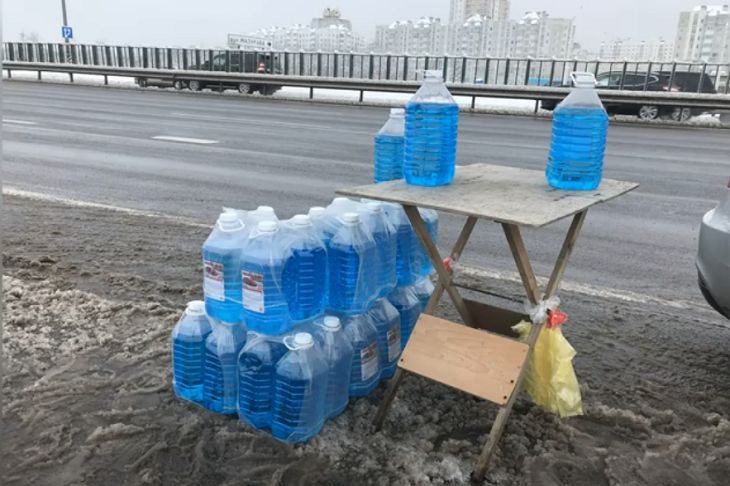 Покупали за 5 рублей, продавали за 10. В Минске задержали нелегальных сбытчиков стеклоомывателя стеклоомыватель