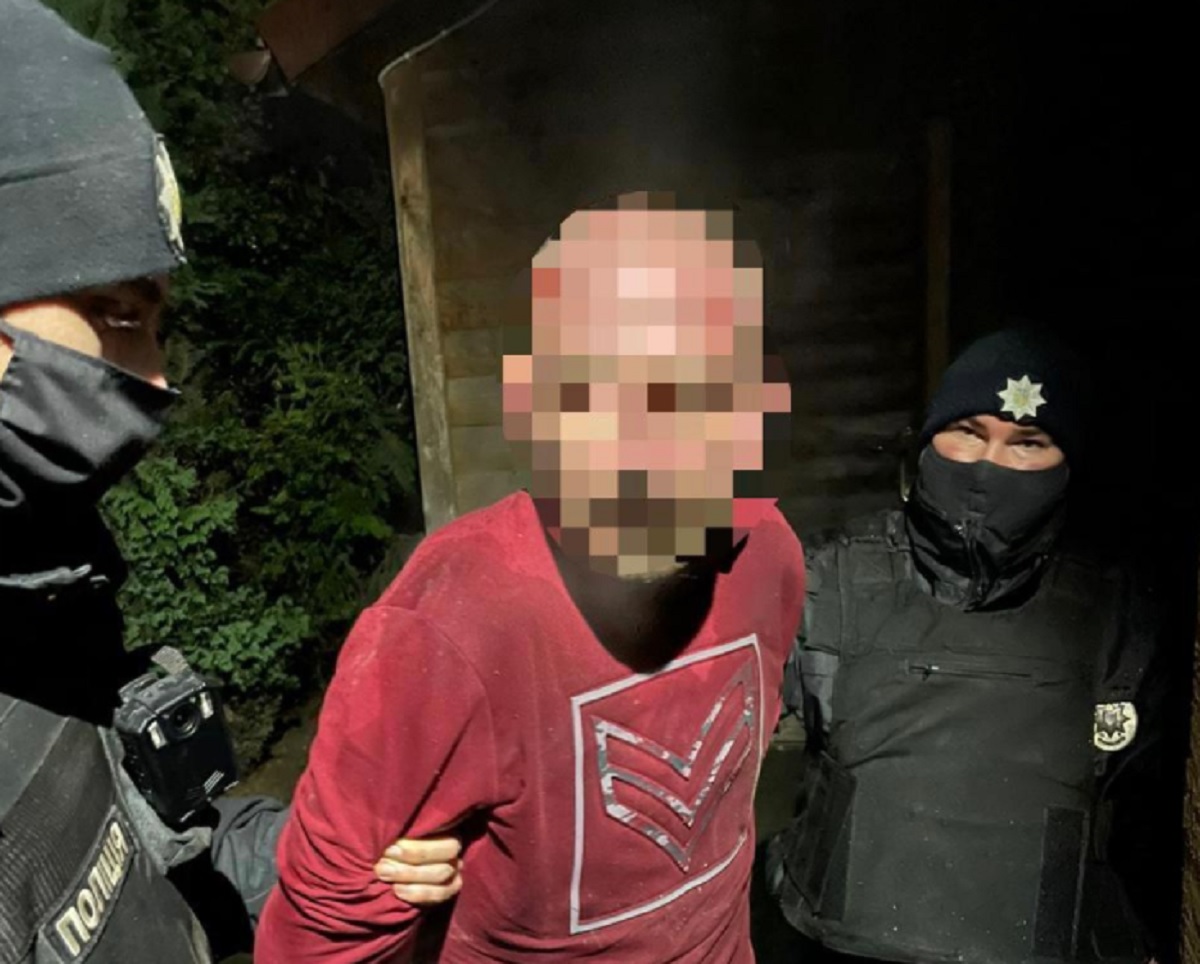 В Украине 30-летний мужчина забил насмерть двоих детей стулом в ресторане и ранил их мать В Украине 30-летний мужчина забил насмерть двоих детей стулом в ресторане и ранил их мать