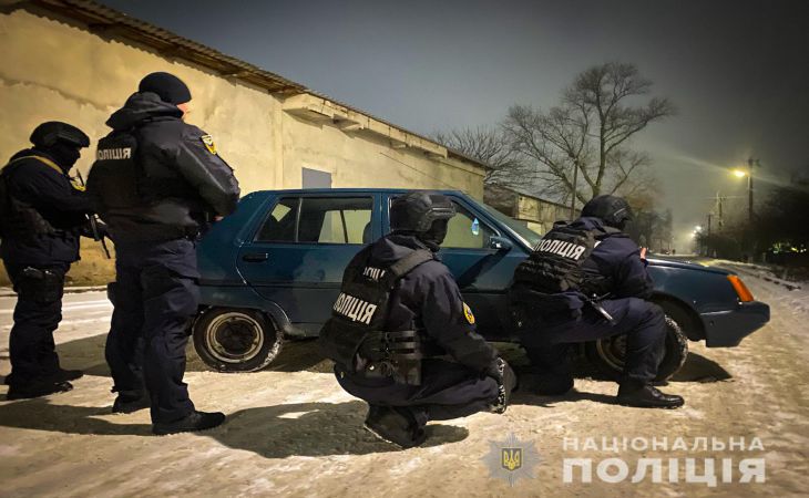 Отрезал гениталии, нос и губы: в Украине мужчина изувечил отца и расстрелял полицейских