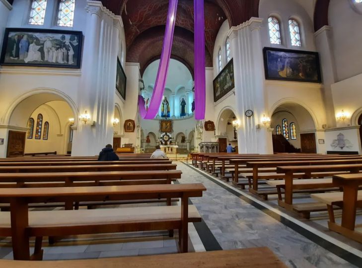 В Витебске католикам запретили хлопать в костелах и обязали стоять на коленях