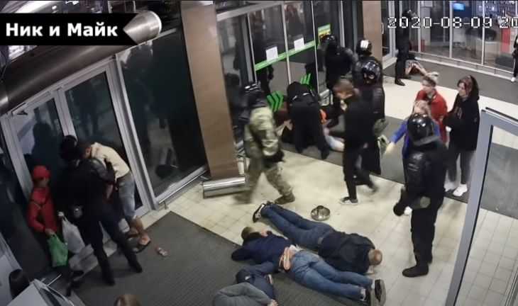 В сети появились жесткие кадры действий силовиков 11 августа в магазине в Минске