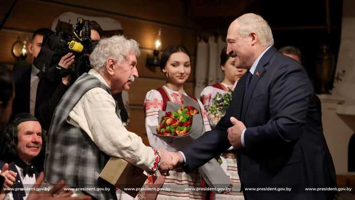 Лукашенко рассказал о новой схеме финансирования Купаловского театра