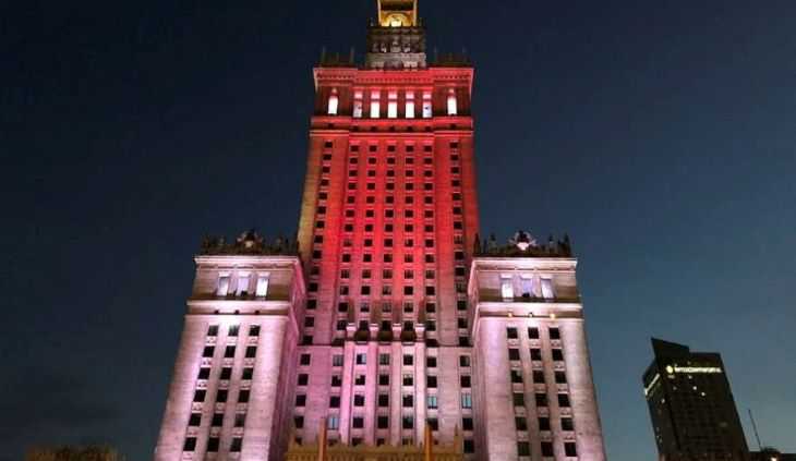 Самое высокое здание в Польше украсят бело-красно-белой подсветкой