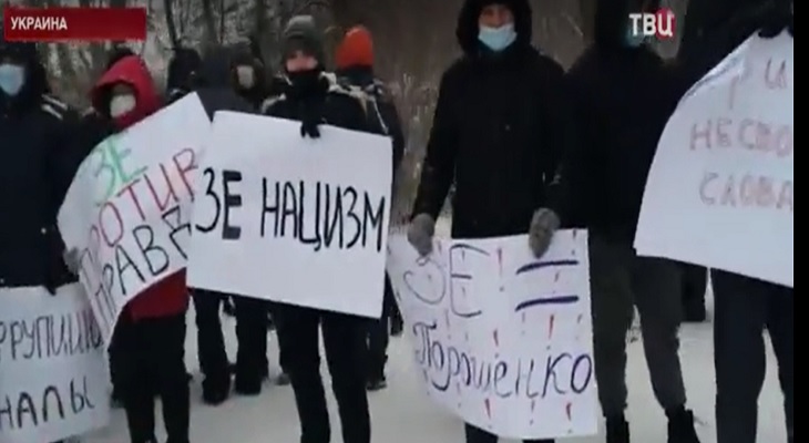 Акция протеста против закрытия телеканалов проходит в Киеве в Киеве