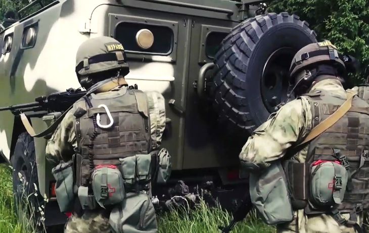 Поддержавшая Лукашенко пара написала песню о спецподразделении «Алмаз» военные