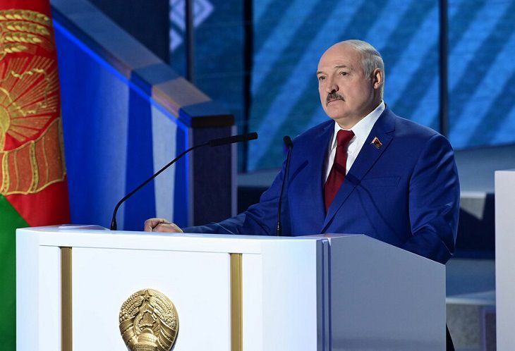 Лукашенко рассказал, берут ли сотрудники ГАИ взятки