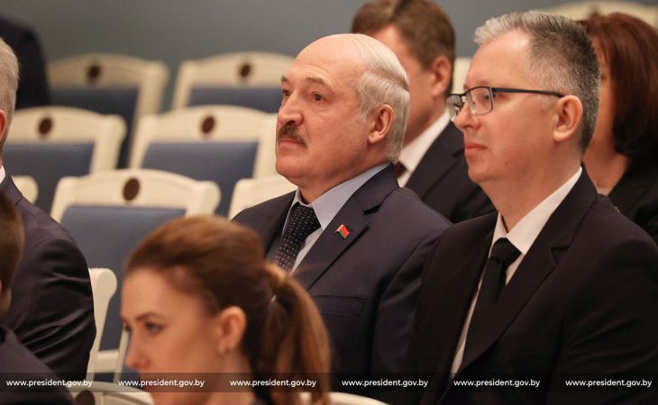 «Эти ребята не подведут страну»: Лукашенко показали обновленный спектакль «Павлинка» в Купаловском театре 