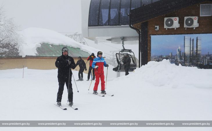 «Вы, наверное, не догоните»: Николай Лукашенко покатался на лыжах с Путиным