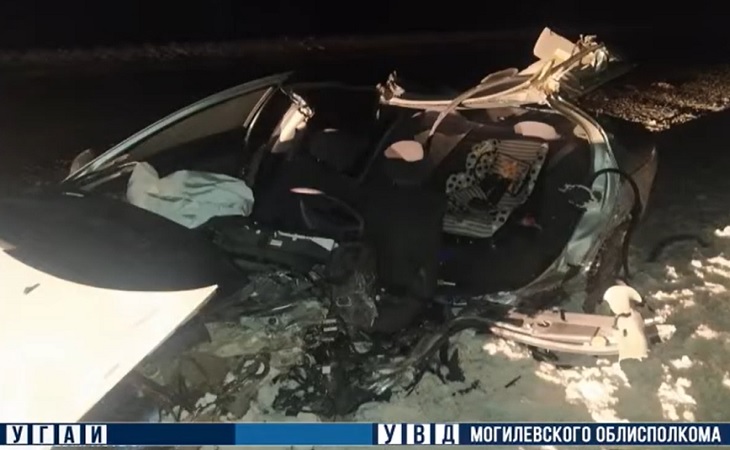 Под Могилевом в ДТП погиб бесправник: вылетел на встречку и врезался в две фуры Под Могилевом в ДТП