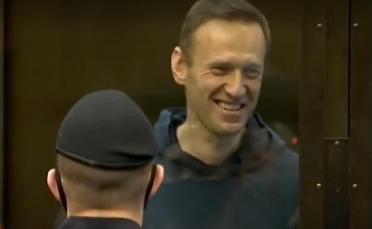 Где отбывал наказание навальный. Бутина у Навального. Навальный на скамье подсудимых. ФСИН Навальный.