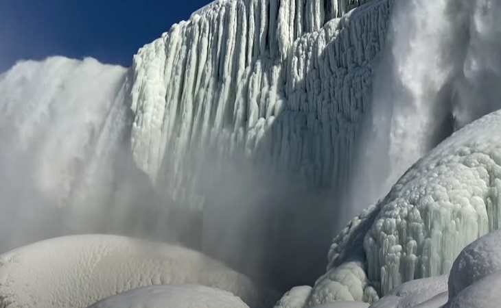 Посмотрите, во что превратился Ниагарский водопад из-за аномальных морозов