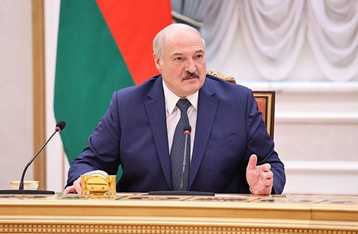 Лукашенко потребовал усилить работу с молодежью в Беларуси