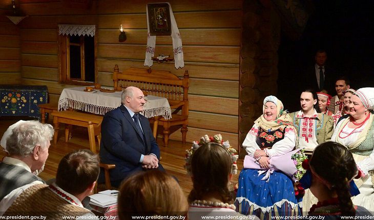 Лукашенко в Купаловском: будем поддерживать, и не потому, что вы «ябатьки» Александр Лукашенко