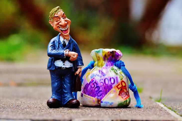 Везунчики весны: каким знакам зодиака суждено выиграть в лотерею деньги