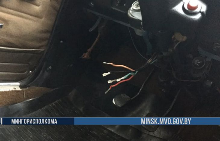 В Минске парни вскрыли 6 авто, а после на угнанной машине устроили два ДТП автомобиль