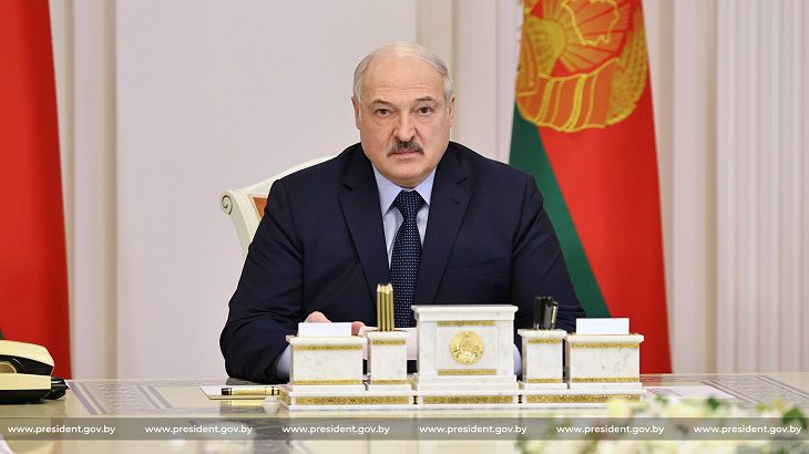 Лукашенко предупредил: Угрозы семьям, детям будут вырезаться калёным железом