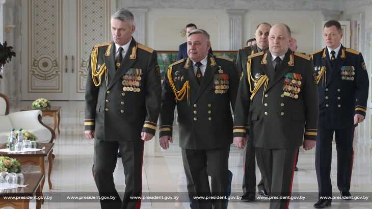 Лукашенко – назначенным силовикам: «Ружье возьмем и начнем воевать. Вы к этому должны быть готовы»