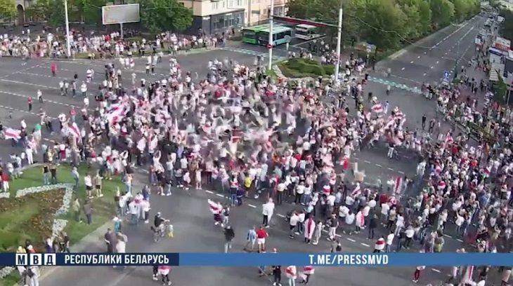 Не только повар «водил хороводы» в Бресте. Задержали бухгалтера люди