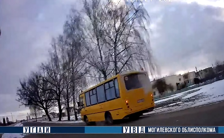 В Бобруйском районе пьяный водитель школьного автобуса развозил детей к первому уроку