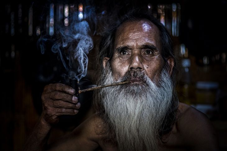 Мужчина Пожилой Курение