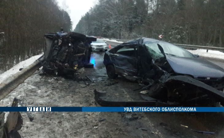 Лобовое столкновение в Полоцком районе: 4 человека в больнице, один погиб