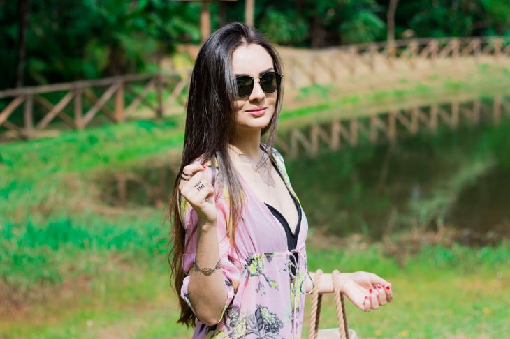 5 фраз женщины, которые показывают мужчине, что она одинока девушка