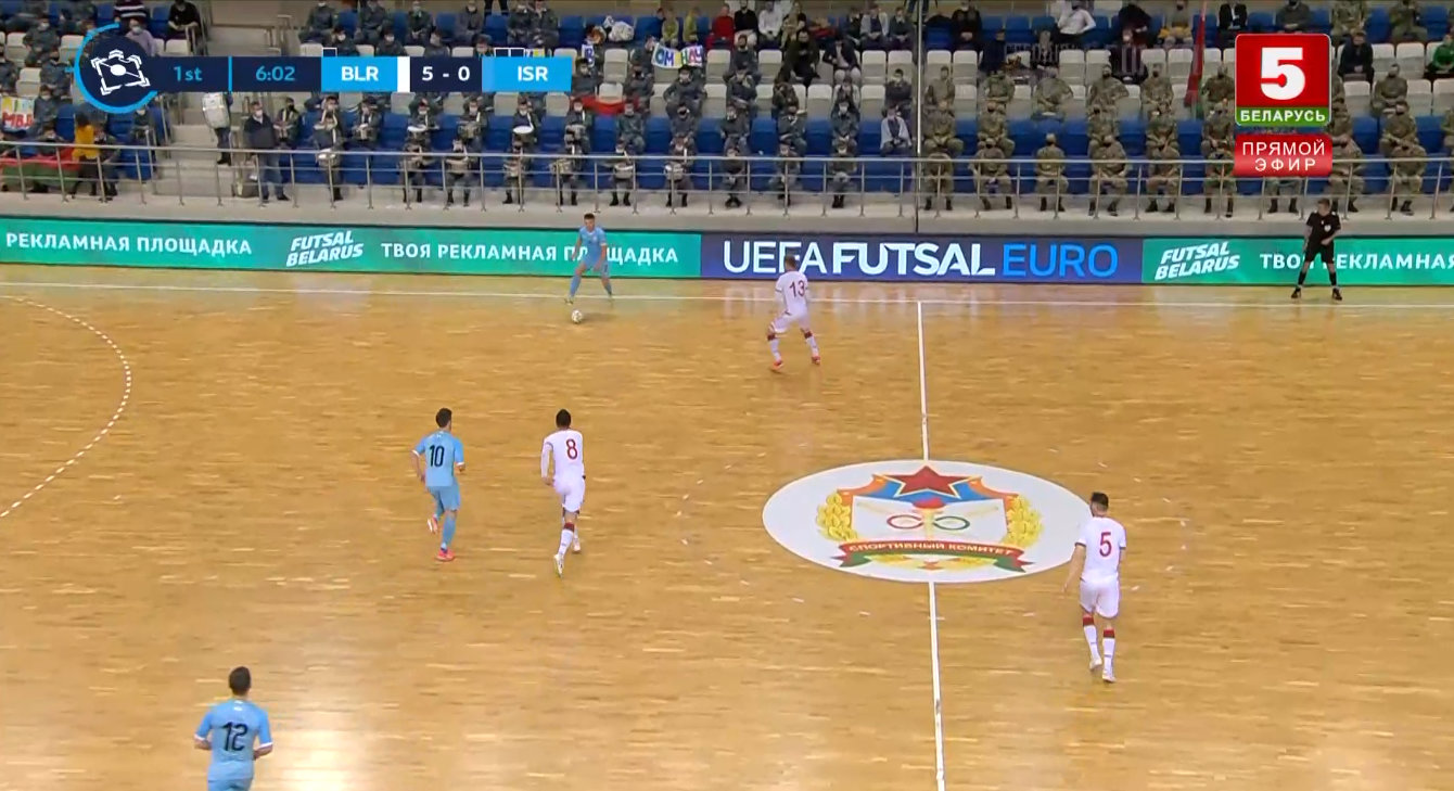 На игру сборной Беларуси по мини-футболу в качестве зрителей привели почти тысячу силовиков