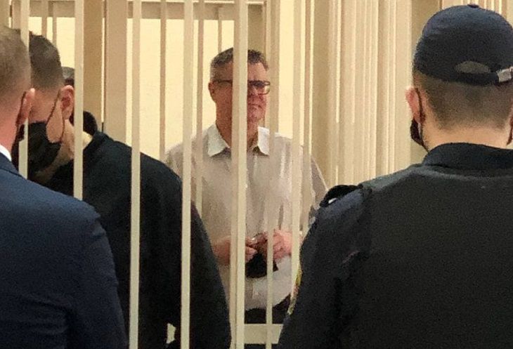 «Их веру и поддержку я реально чувствую»: Виктор Бабарико написал письмо своей дочери 