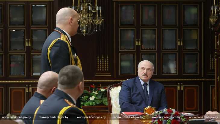 Лукашенко - милиции: «Сейчас церемониться мы не должны»
