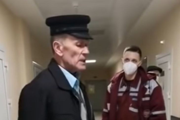Стало известно, как наказали пациента, который из-за любви к Лукашенко ударил врача скорой 