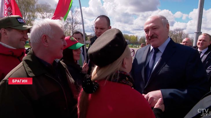«Вы наш национальный герой»: что говорили жители Брагина Лукашенко 