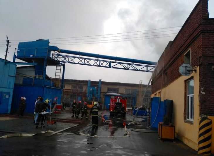 В Минске на заводе шестерен горит цех