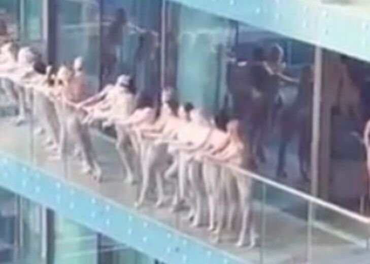 Задержанные за обнаженную съемку в Дубае девушки оказались украинками