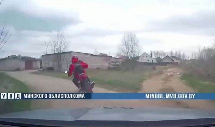 Погоня под Смолевичами: 16-летний байкер-бесправник пытался уйти от ГАИ байкер