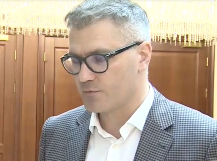 Декан факультета философии БГУ Гигин выбросил пустые тюбики Nivea в знак протеста Гигин