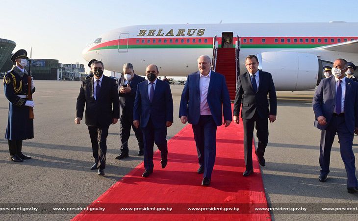 Лукашенко прилетел в Азербайджан и встретился с Алиевым за неформальным ужином Александр Лукашенко