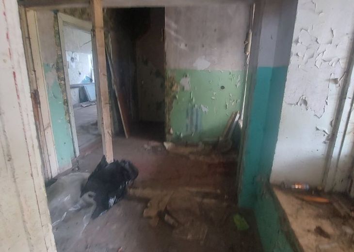 В Лунинецком районе учащийся после разговора с девушкой поджег себя здание