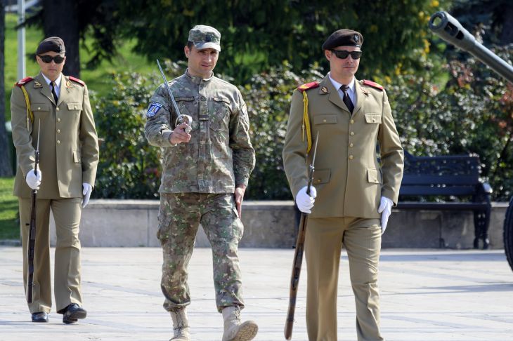 Военнослужащие