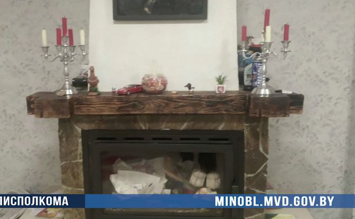 У белоруса дома нашли свечи белого и красного цвета: теперь он в ИВС