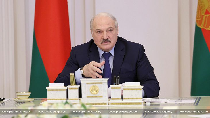 «По морде получат и очень сильно». Лукашенко предупредил Лукашенко