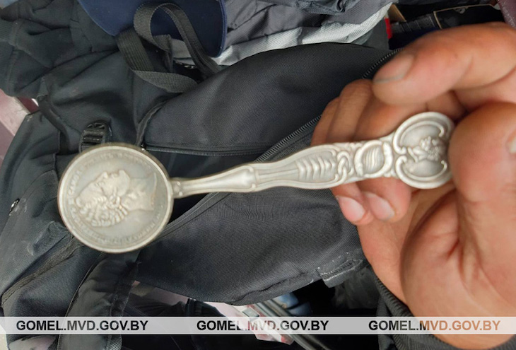 Гомельчанин купил у мошенников фальшивый золотой клад клад