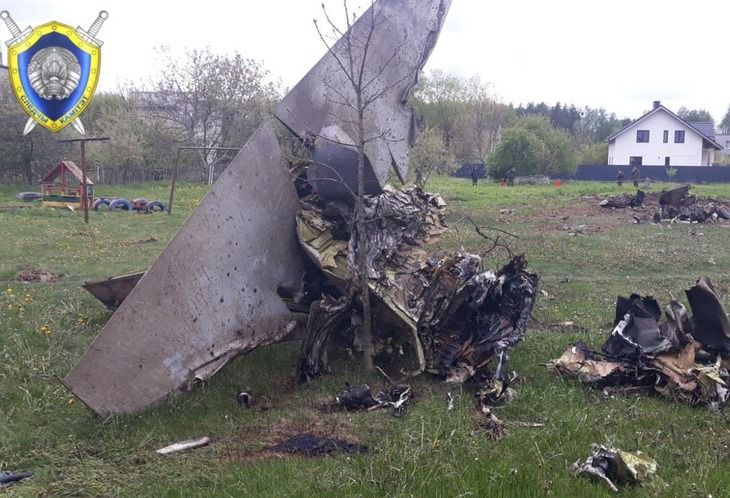 Повреждены дома и автомобили, есть пострадавший: последствия падения самолета под Барановичами 
