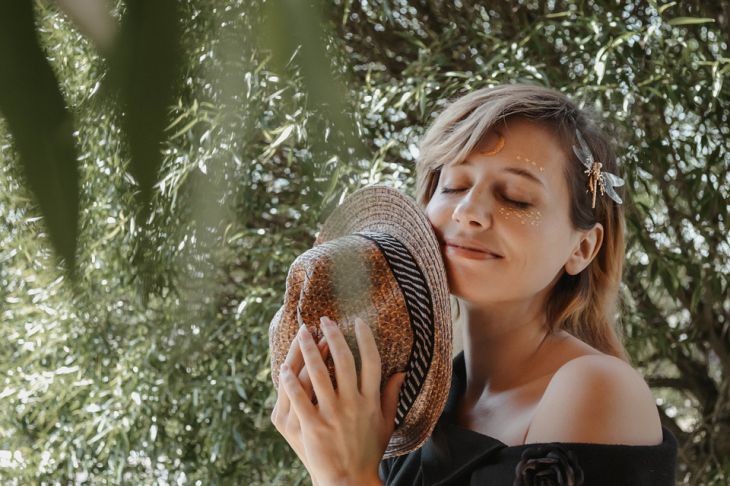 Не хотят вступать в брак: какие знаки зодиака живут одни девушка